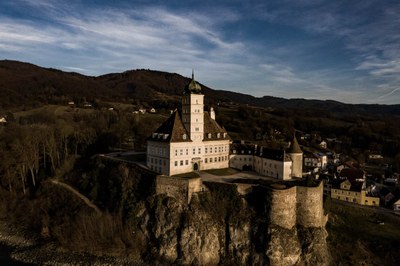 Schloss_Schoenbuehel©nimozimmerhackl_001.JPG